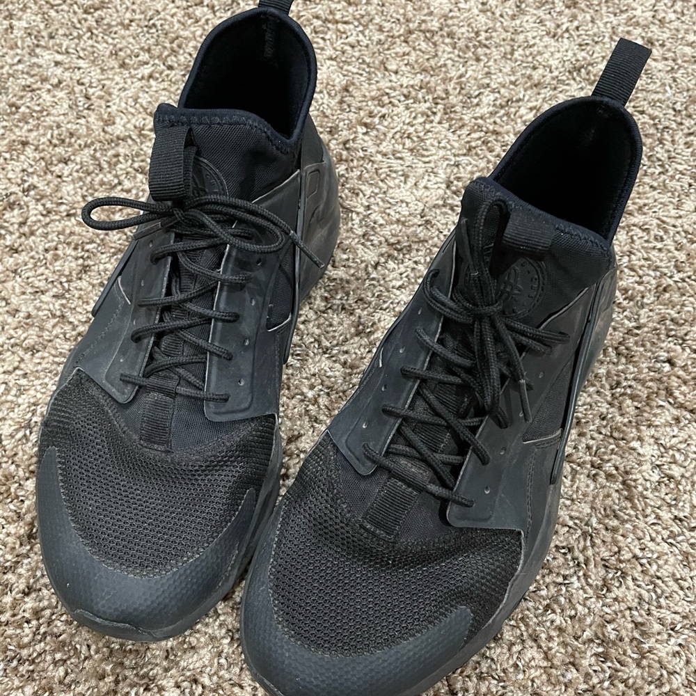 Nike Huarache All Black size 10.5